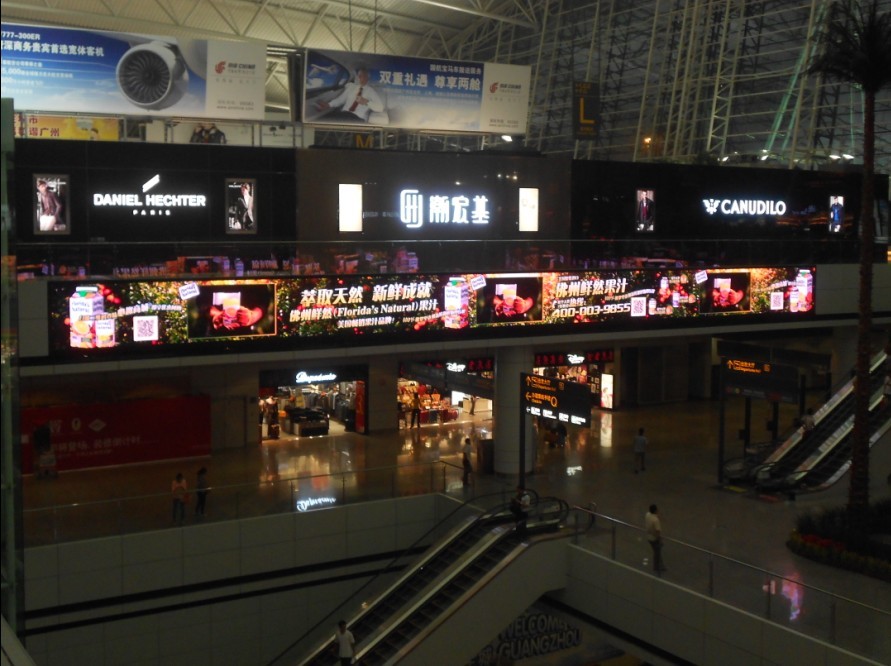 广州白云机场P4黑灯高清广告屏
